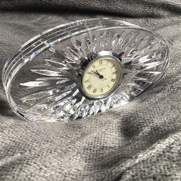 VINTAGE WATERFORD SHERIDAN SMALL TABLE TOP OVAL CRYSTAL CLOCK - Picture 1 of 11